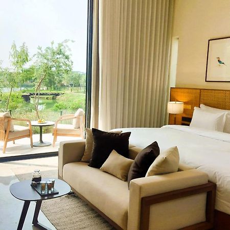 Mysa Zinc Journey By The Fern, Nani Devati Hotel Sānand Exterior foto
