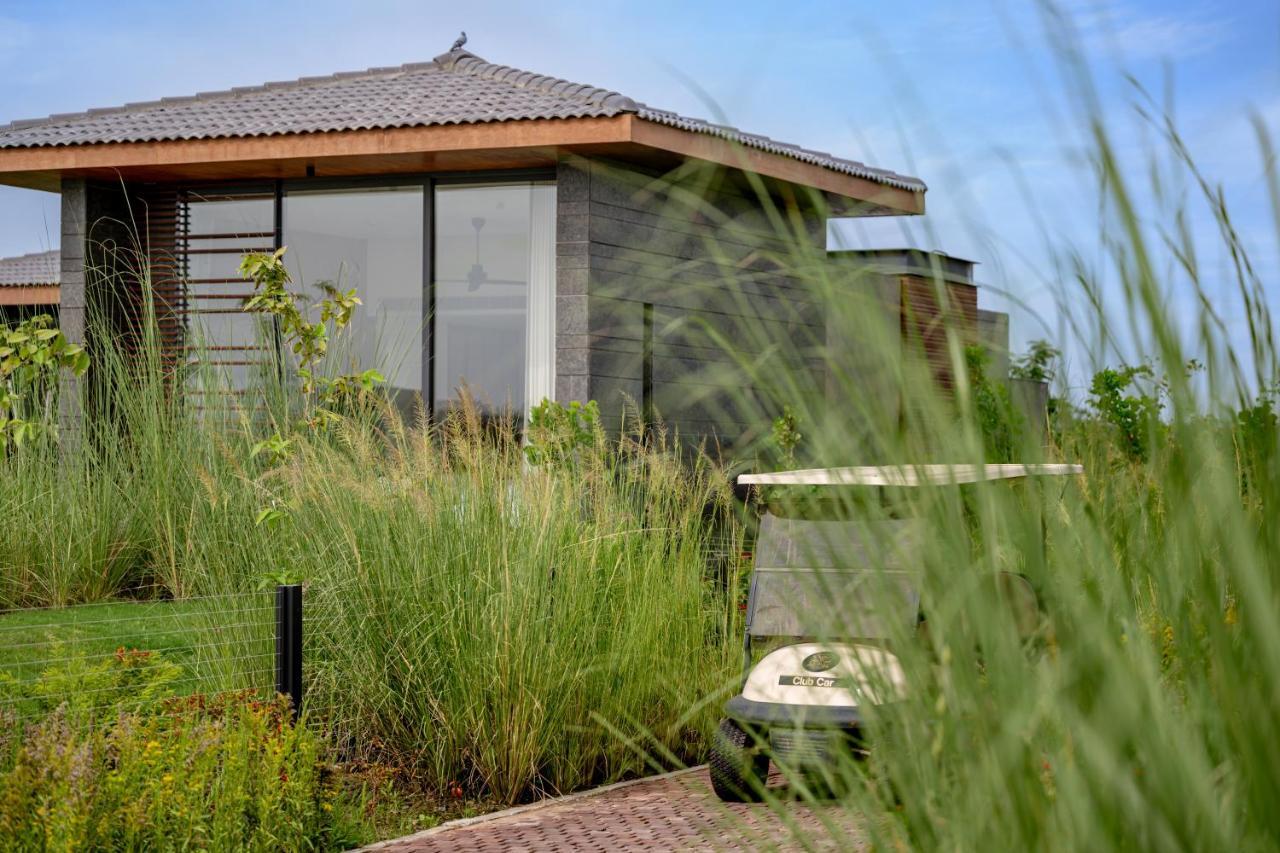 Mysa Zinc Journey By The Fern, Nani Devati Hotel Sānand Exterior foto