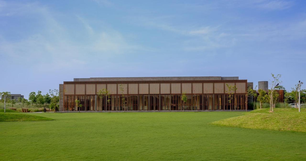 Mysa Zinc Journey By The Fern, Nani Devati Hotel Sānand Exterior foto