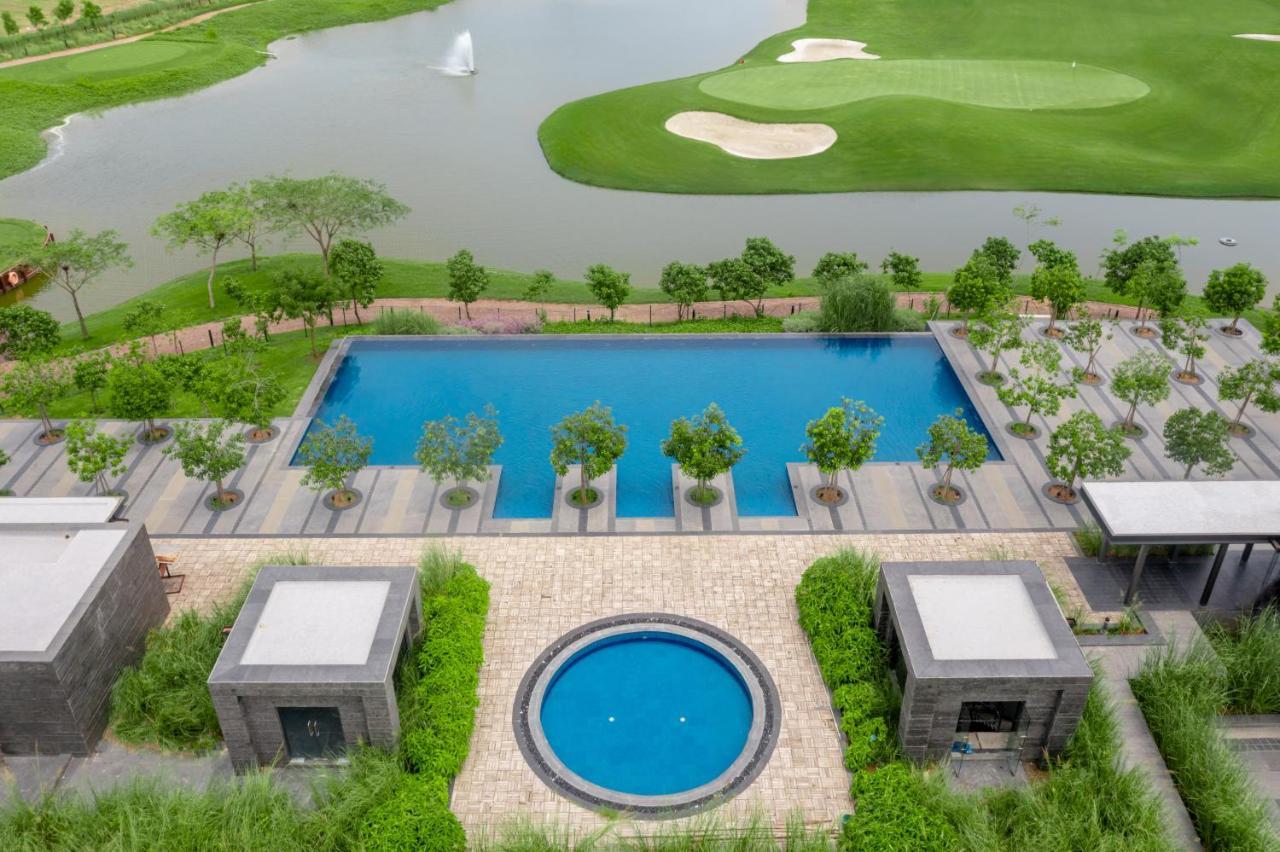 Mysa Zinc Journey By The Fern, Nani Devati Hotel Sānand Exterior foto