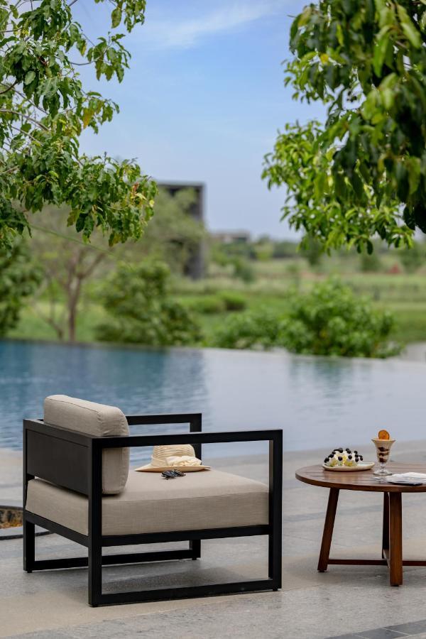 Mysa Zinc Journey By The Fern, Nani Devati Hotel Sānand Exterior foto