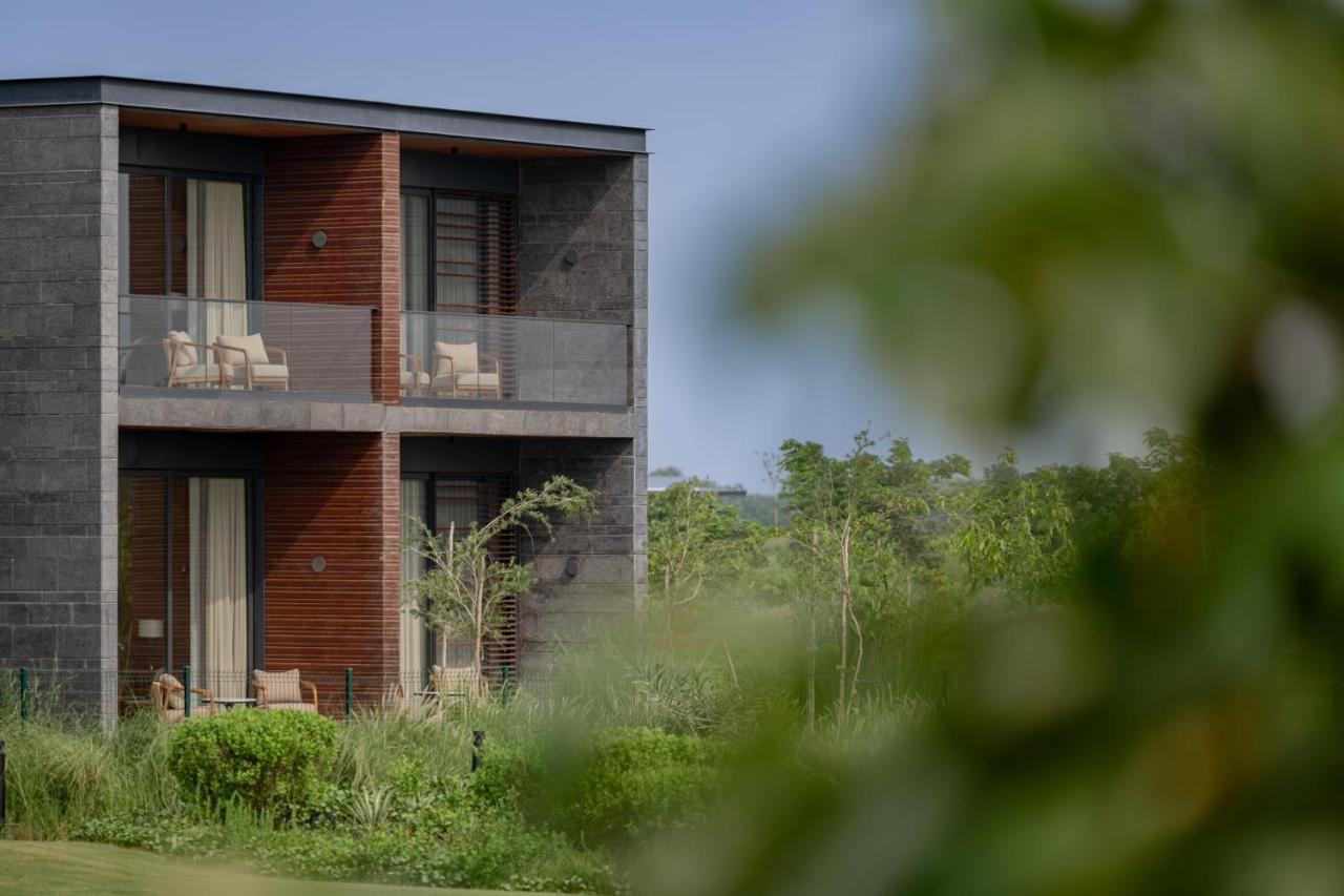 Mysa Zinc Journey By The Fern, Nani Devati Hotel Sānand Exterior foto